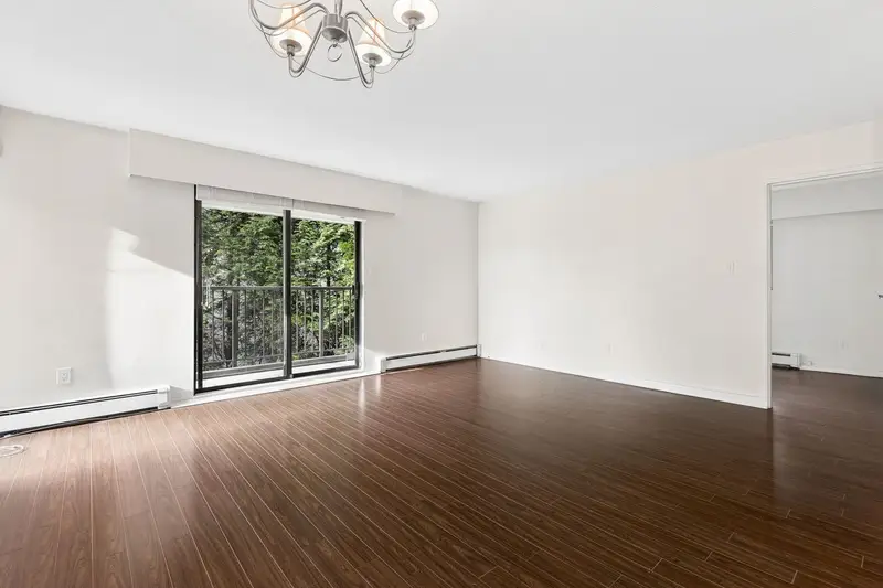 203 330 E 1ST STREET - photo 4 of 25