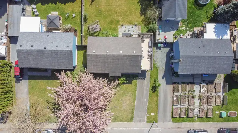 26728 33 AVENUE - photo 3 of 37