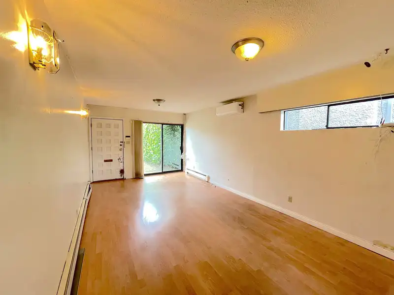 3220 E 48TH AVENUE - photo 3 of 31
