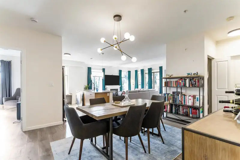 305 270 FRANCIS WAY - photo 2 of 20