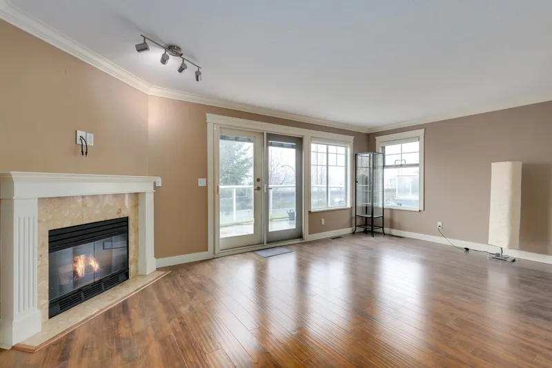 142 28 RICHMOND STREET - photo 3 of 22