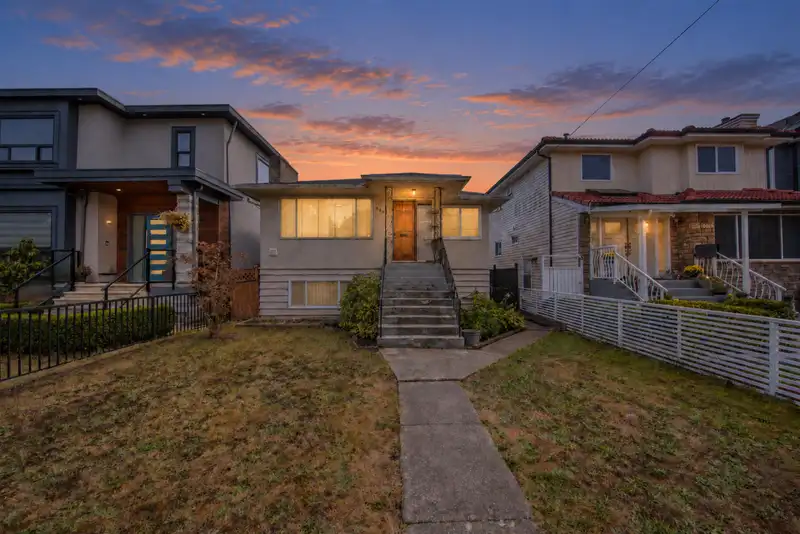 5882 BERKELEY STREET - photo 2 of 40