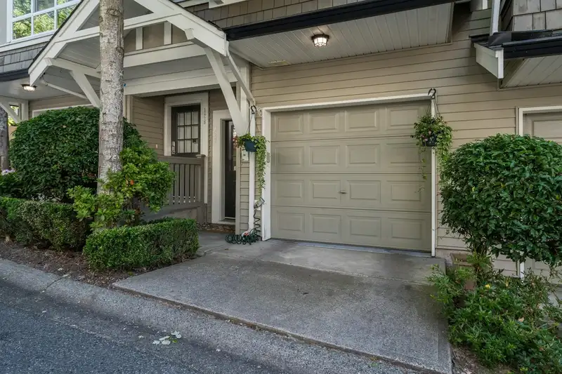 127 6747 203 STREET - photo 3 of 39