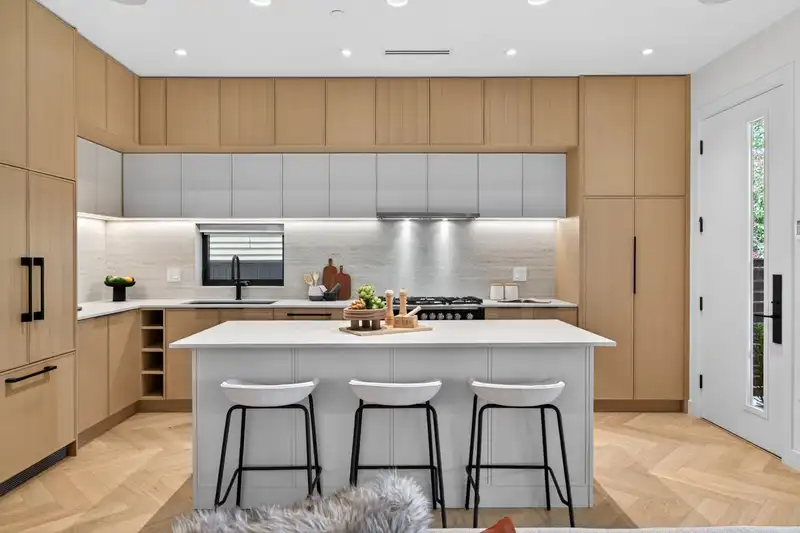 1 58 E 40TH AVENUE - photo 2 of 40