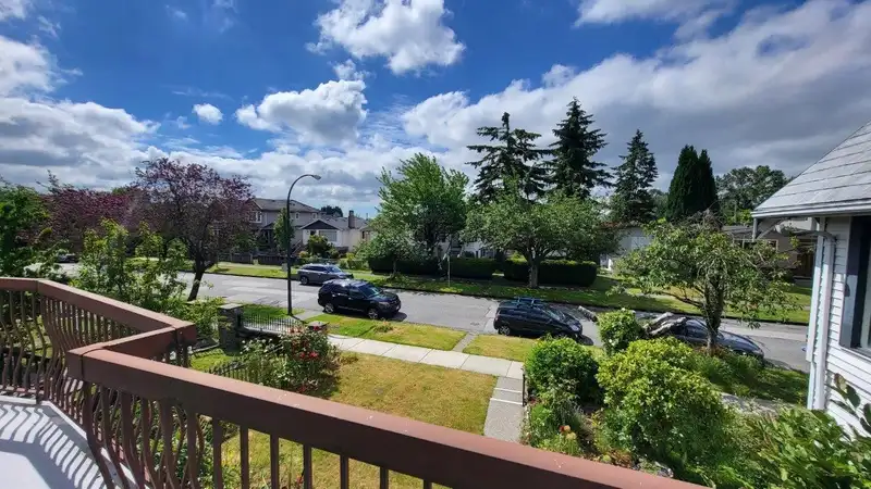 25 E 50TH AVENUE - photo 2 of 30