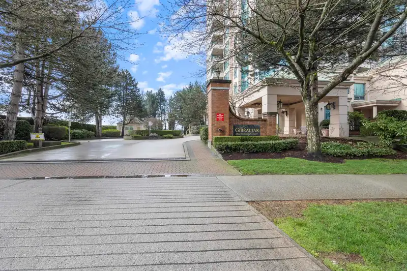 1006 6622 SOUTHOAKS CRESCENT - photo 3 of 40