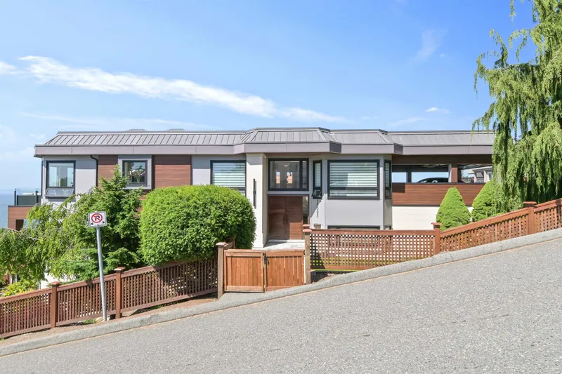 15095 ROYAL AVENUE - photo 2 of 25