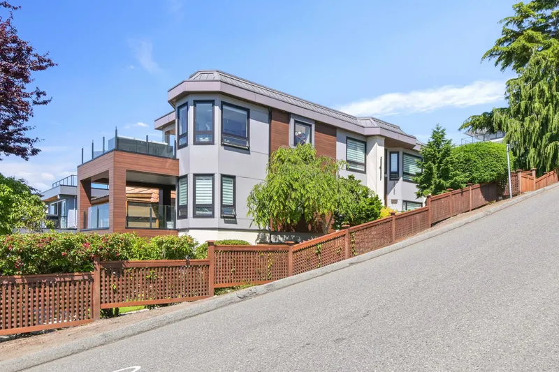 15095 ROYAL AVENUE - photo 3 of 25