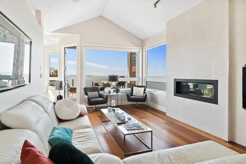 15095 ROYAL AVENUE - photo 4 of 25