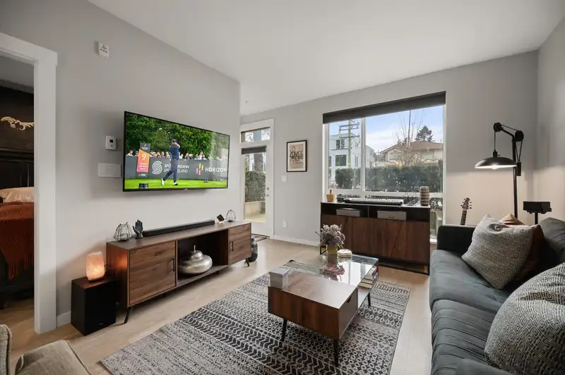 111 615 E 3RD STREET - photo 1 of 21