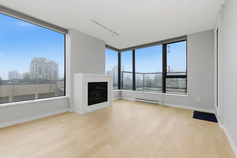 607 7063 HALL AVENUE - photo 2 of 25