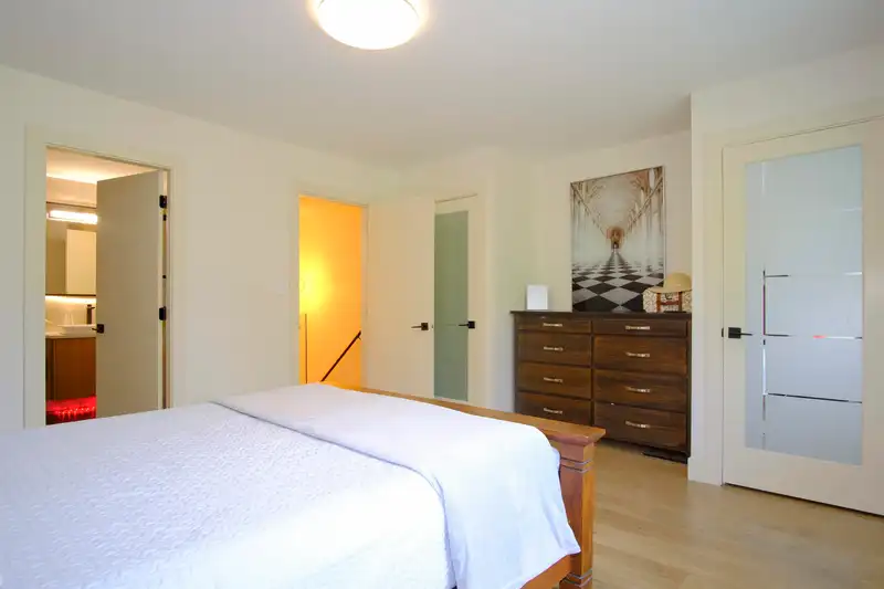 10 10736 GUILDFORD DRIVE - photo 1 of 33