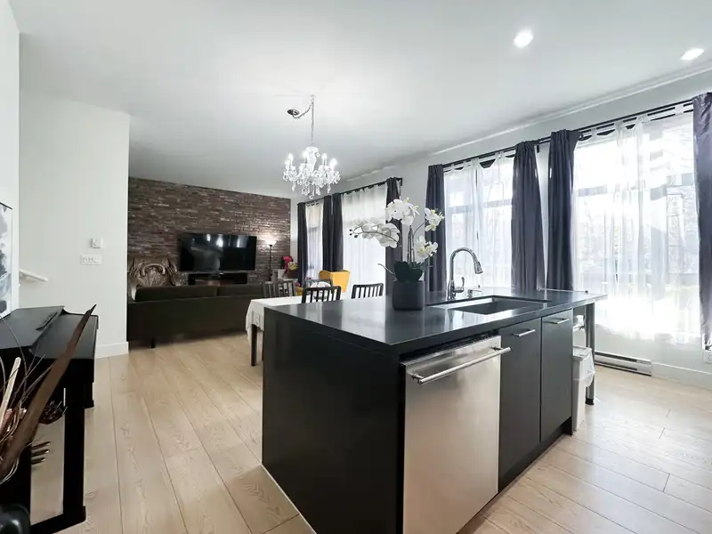 101 220 SALTER STREET - photo 1 of 28