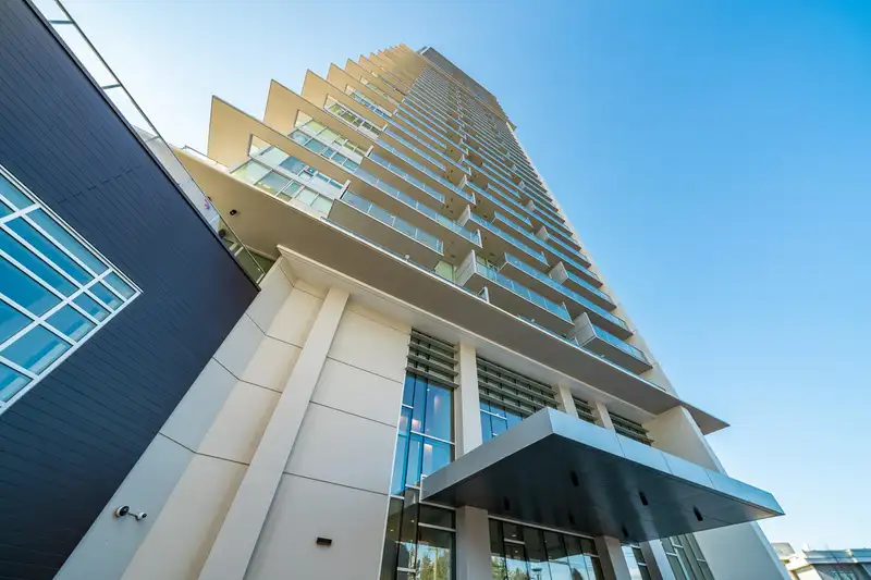 1806 567 CLARKE ROAD - photo 1 of 37