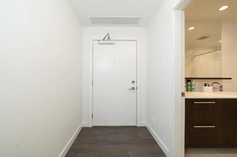 1806 567 CLARKE ROAD - photo 3 of 37