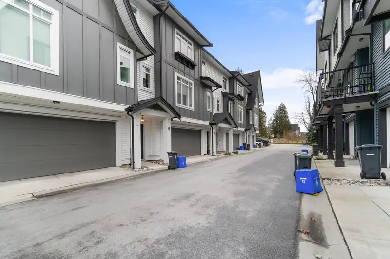 31 6897 201 STREET - photo 2 of 38