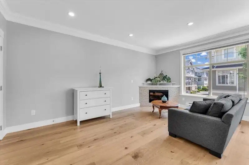 71 19525 73 AVENUE - photo 3 of 38