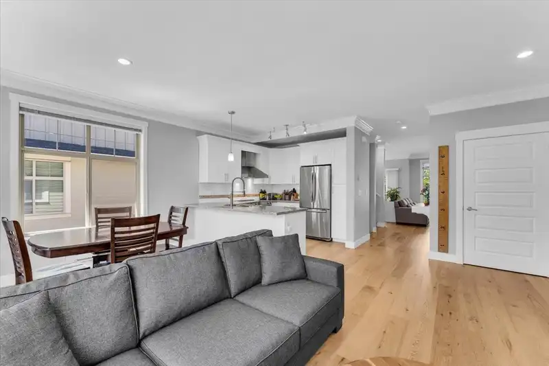 71 19525 73 AVENUE - photo 4 of 38