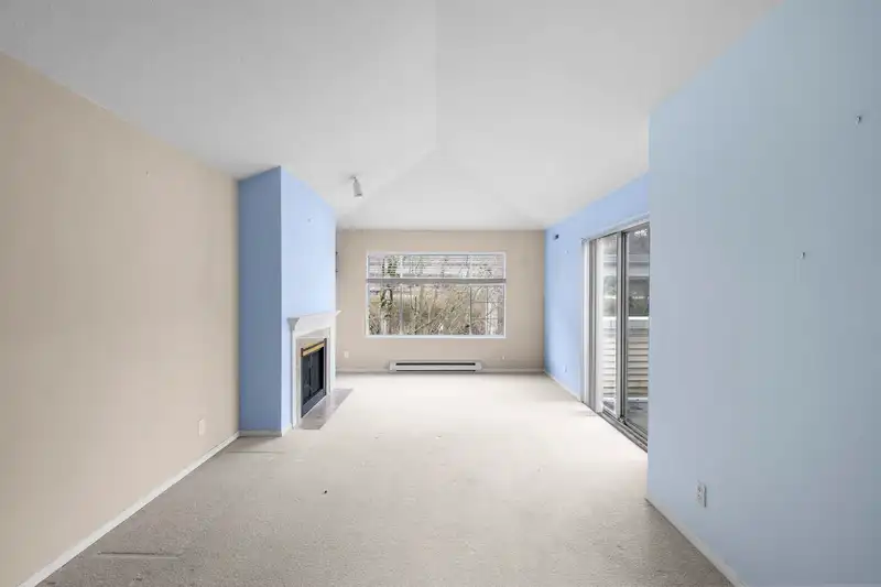 407 6820 RUMBLE STREET - photo 3 of 38