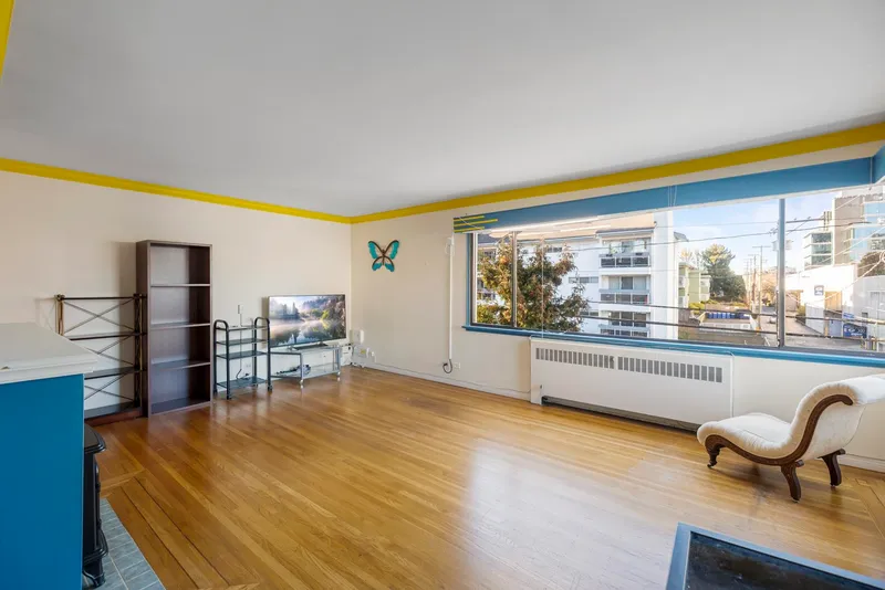 205 1695 W 10TH AVENUE - photo 2 of 23