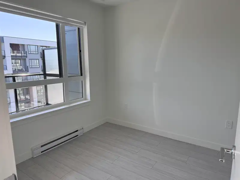 522 10777 138 STREET - photo 4 of 7