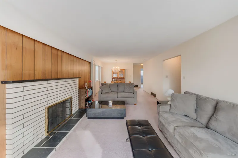 1961 E 50TH AVENUE - photo 4 of 25