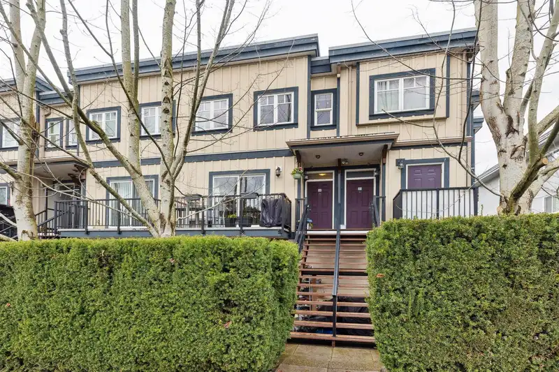 206 2263 TRIUMPH STREET - photo 1 of 40