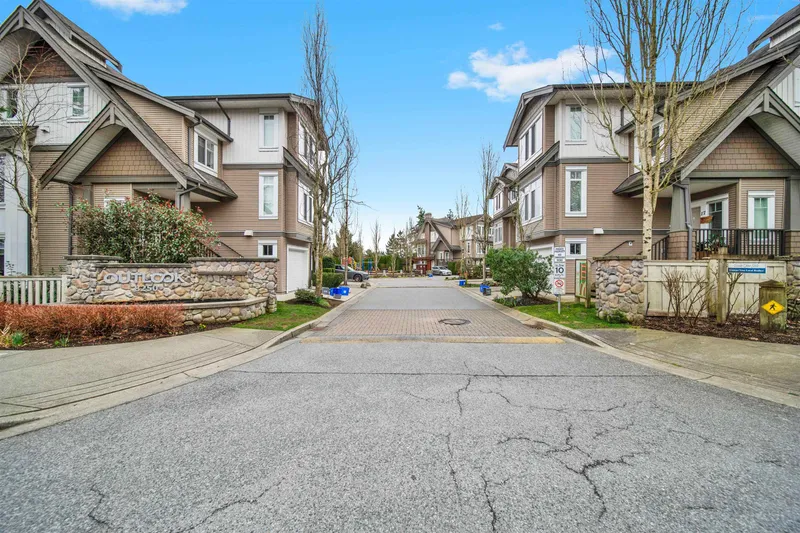 20 8250 209B STREET - photo 2 of 25