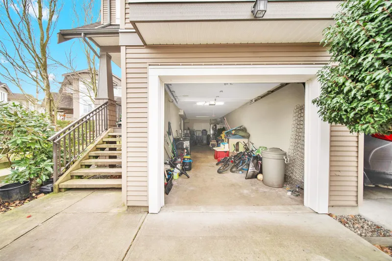 20 8250 209B STREET - photo 3 of 25