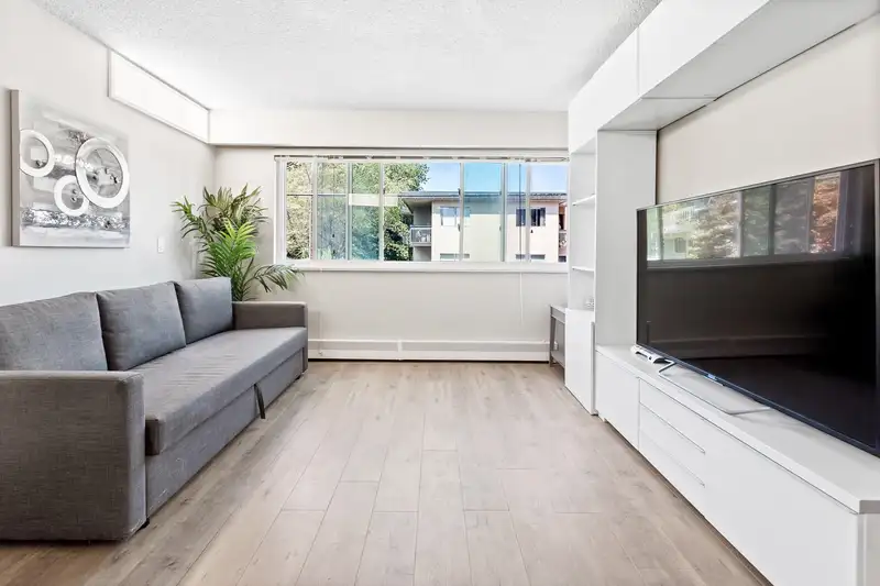 206 1149 W 11TH AVENUE - photo 3 of 15