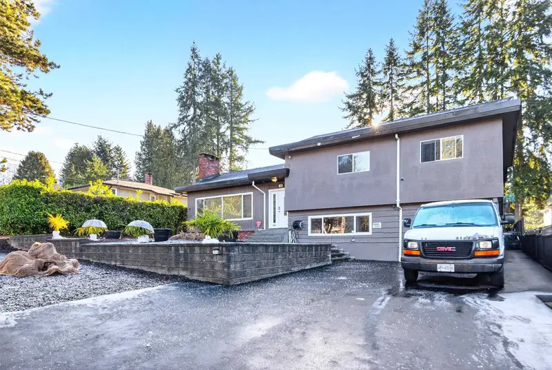 928 STANTON AVENUE - photo 4 of 25