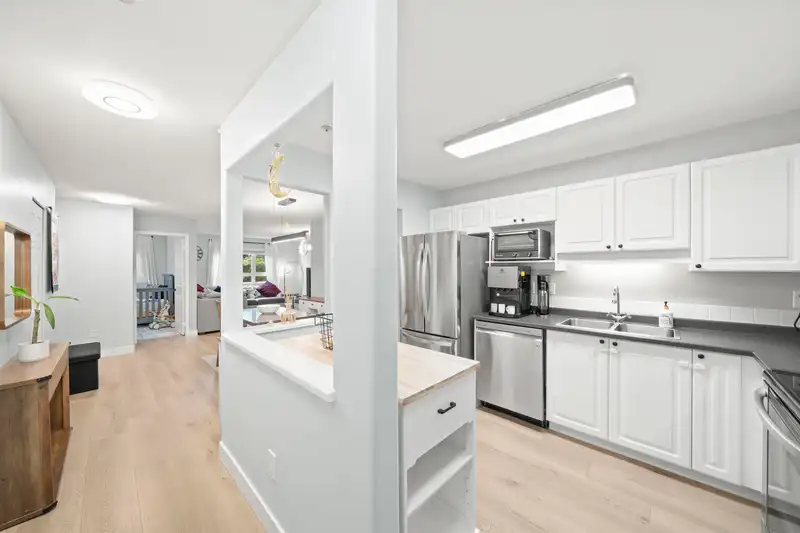 103 20189 54 AVENUE - photo 2 of 27