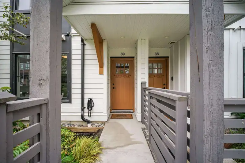 39 7937 206 STREET - photo 4 of 34