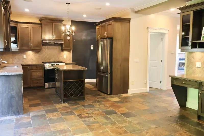 3471 147A STREET - photo 4 of 18