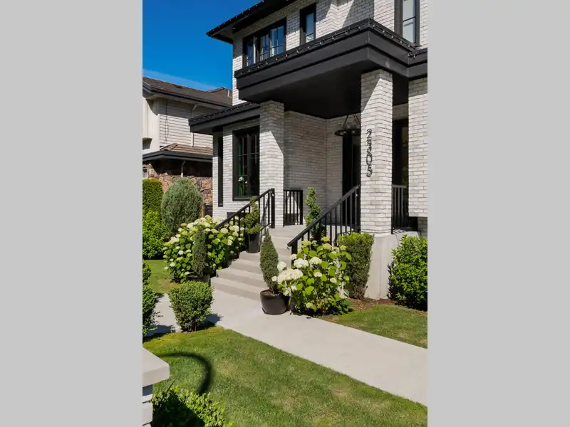 2305 W KING EDWARD AVENUE - photo 2 of 40