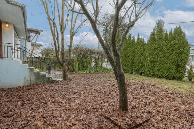 4856 SMITH AVENUE - photo 2 of 8