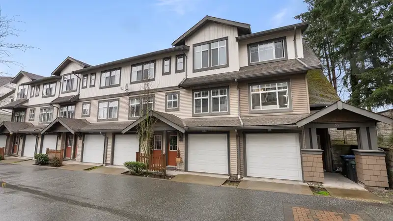 35 16233 83 AVENUE - photo 1 of 27