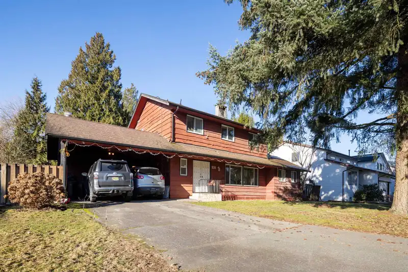 830 IRVINE STREET - photo 1 of 37