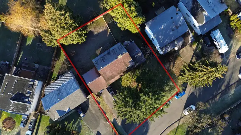 830 IRVINE STREET - photo 3 of 37