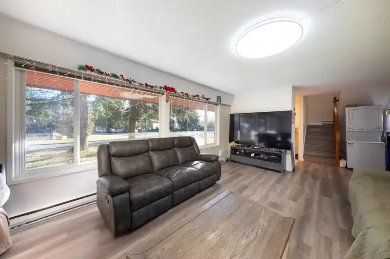 830 IRVINE STREET - photo 4 of 37