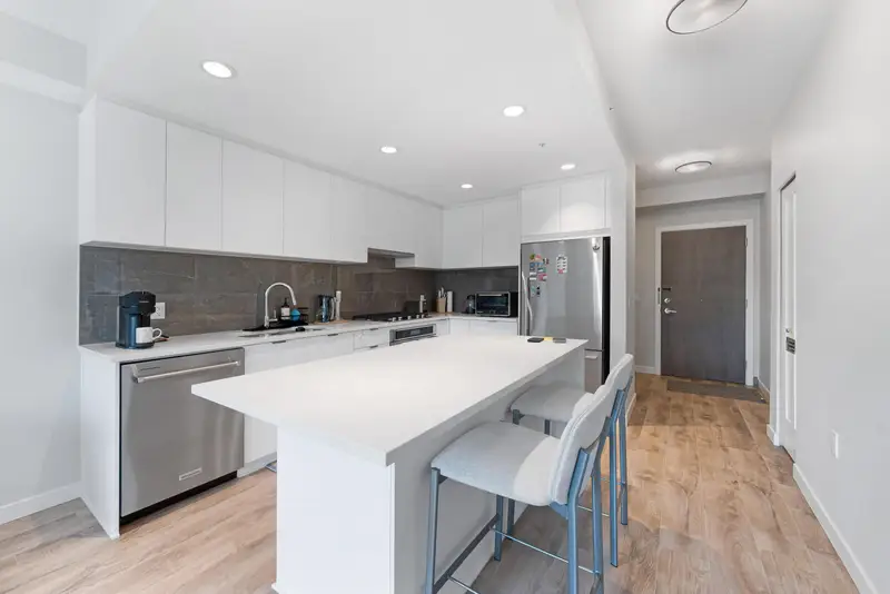 412 615 COTTONWOOD AVENUE - photo 2 of 21