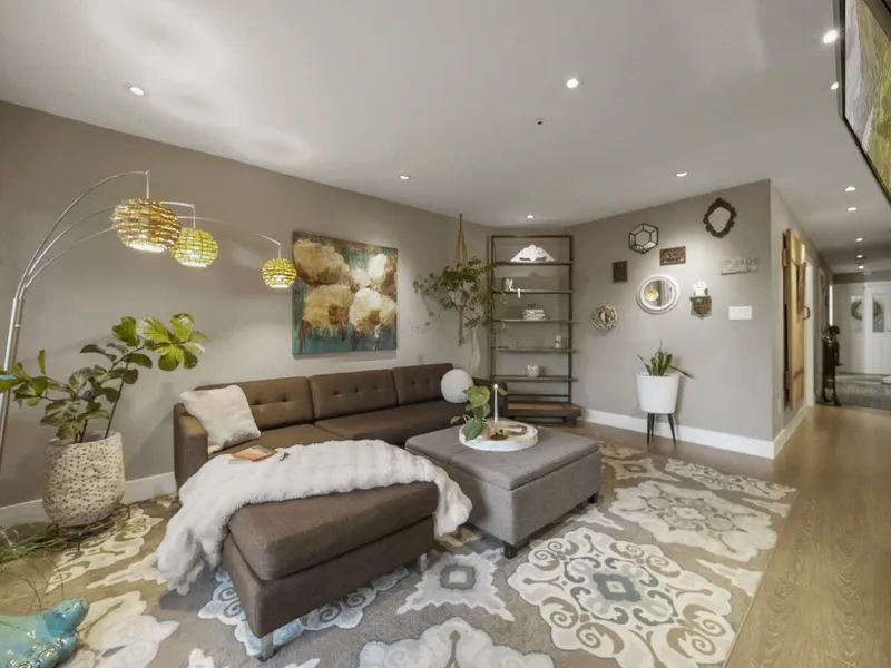 202 2250 SE MARINE DRIVE - photo 4 of 25