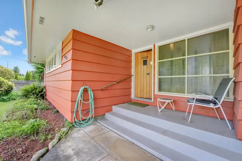 4432 IRMIN STREET - photo 2 of 35