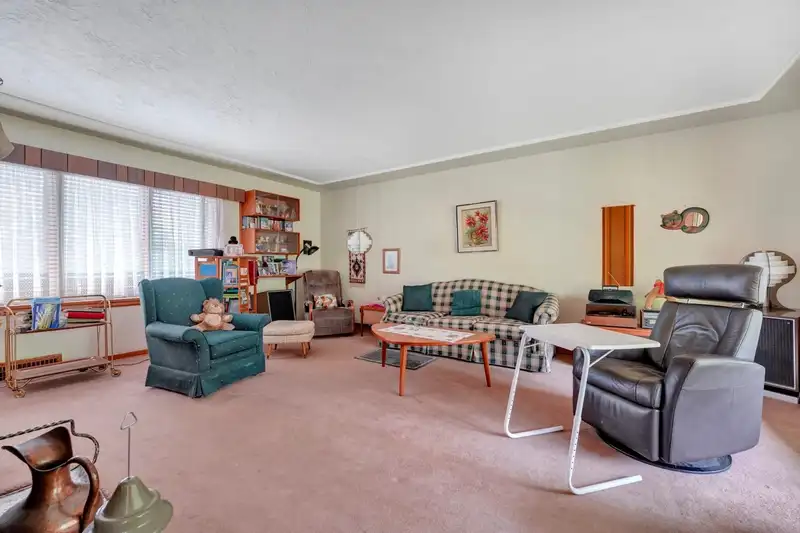 4432 IRMIN STREET - photo 4 of 35