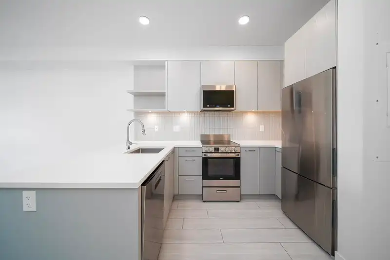 302 10777 138 STREET - photo 4 of 28