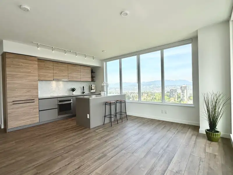 2504 13428 105 AVENUE - photo 2 of 22