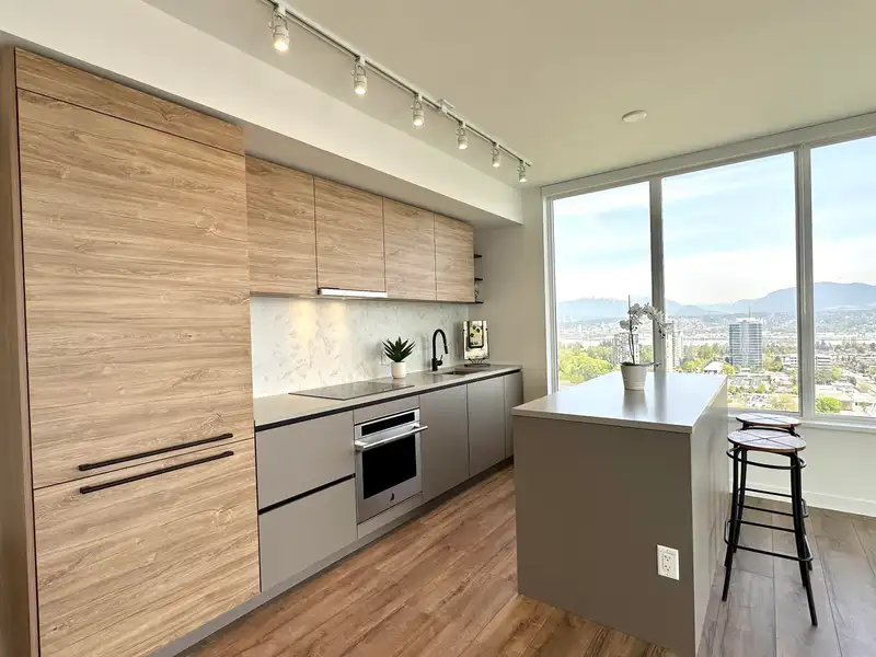 2504 13428 105 AVENUE - photo 3 of 22