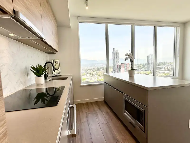2504 13428 105 AVENUE - photo 4 of 22