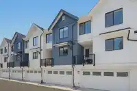 8 1871 165A STREET - thumbnail 1