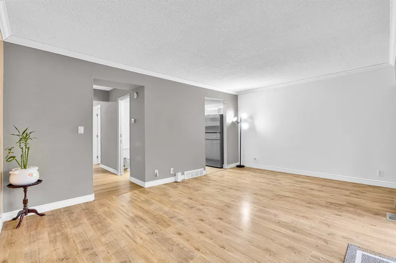 24 27090 32 AVENUE - photo 3 of 25